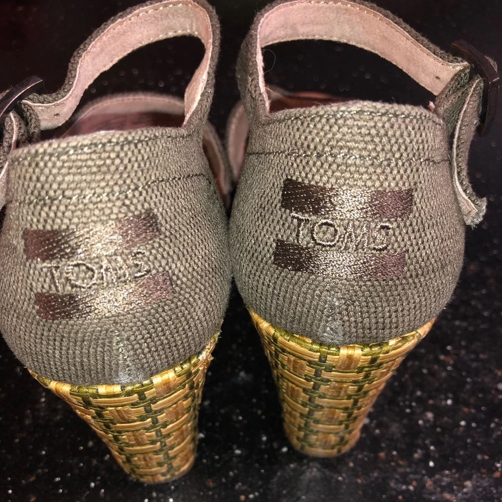 TOMS SHOES Lady's sandals EMBROIDERED.